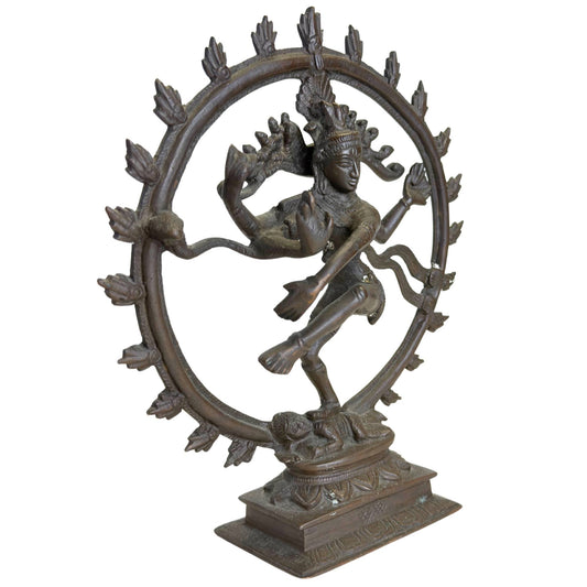 Antiek ogend Shiva Nataraja beeld van massief brons met diepe olijfbruine patine en verfijnde details