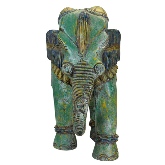 Koninklijke Indiase olifant met rijk versierde ceremoniële deken