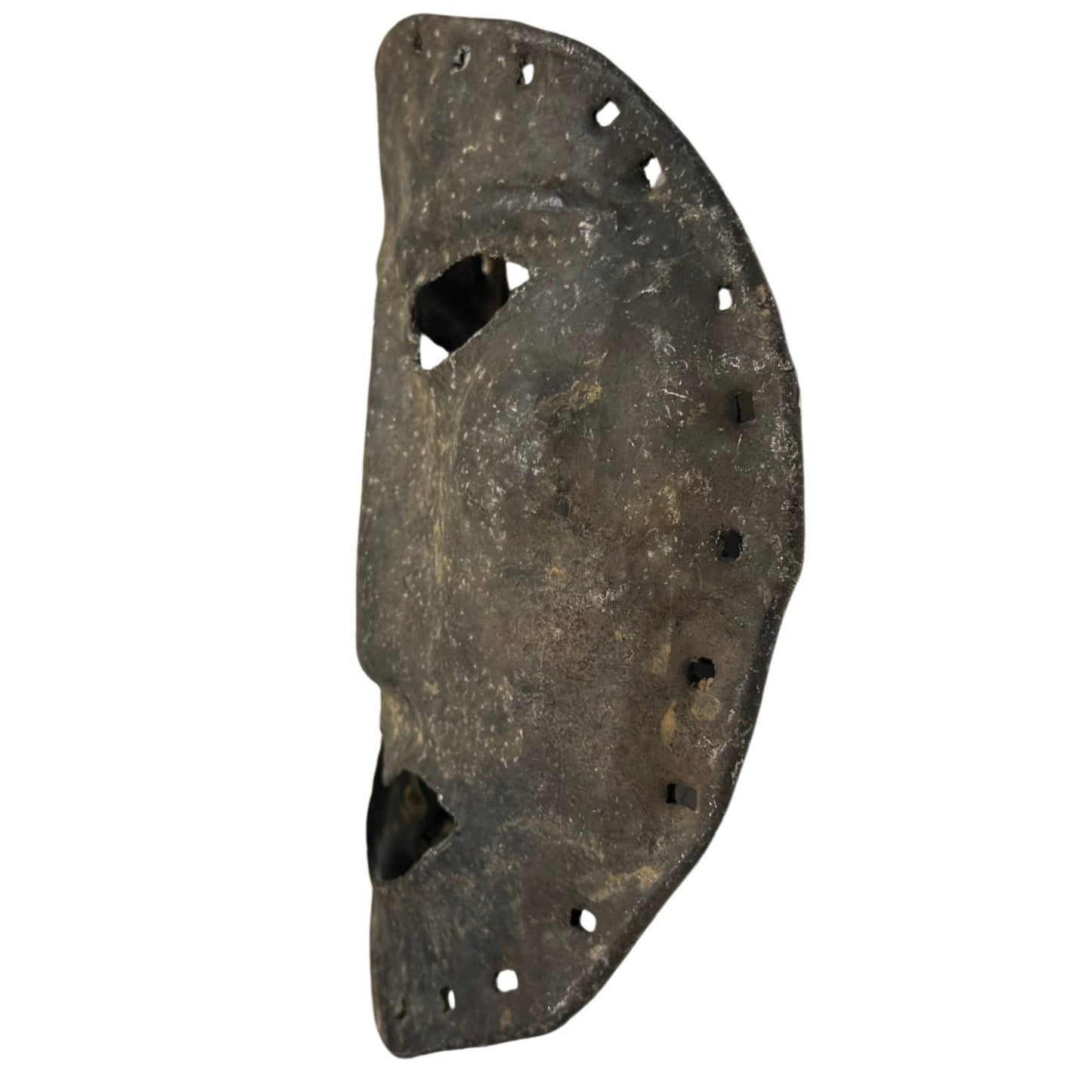 Seltene schamanische Metallmaske, antikes Himalaya-Wandobjekt mit primitivem Ausdruck und einzigartigen Tragelöchern