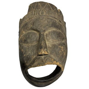 Antike Wanddekoration Afrikanische Holzmaske mit offenem Mund und rituellem Aussehen