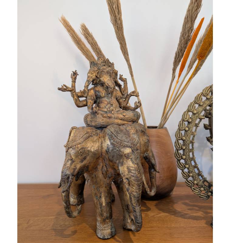 Trimukha Mahārakta Gaṇeśa auf Airavata – Ormolu Newar Bronze, Nepal – Los 155