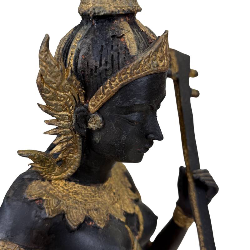 Thailändischer Musiker Statue Bronze – Gold Schwarz Patina Tempelfigur