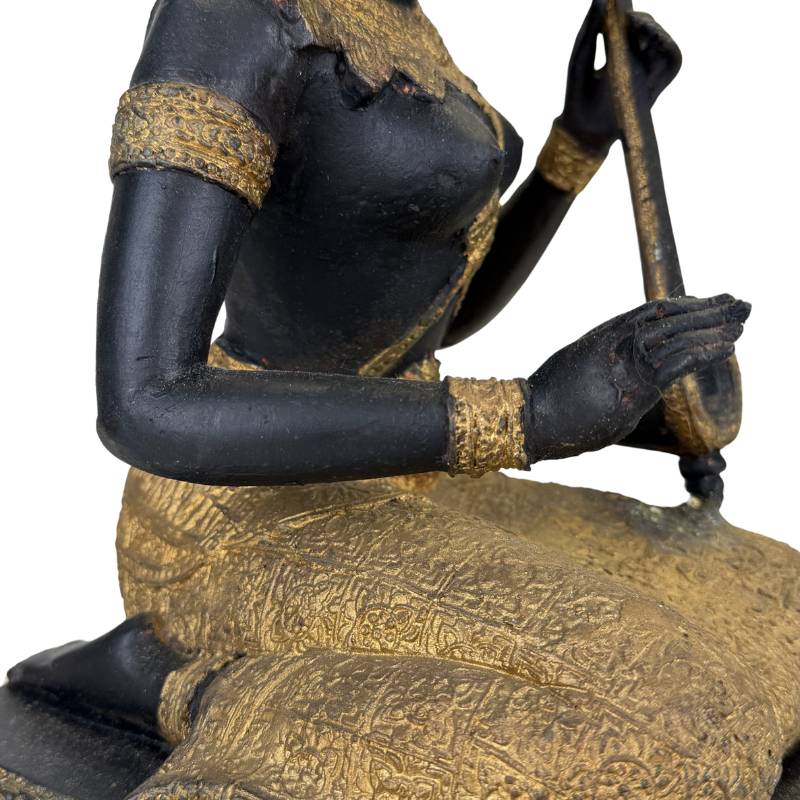 Thailändischer Musiker Statue Bronze – Gold Schwarz Patina Tempelfigur