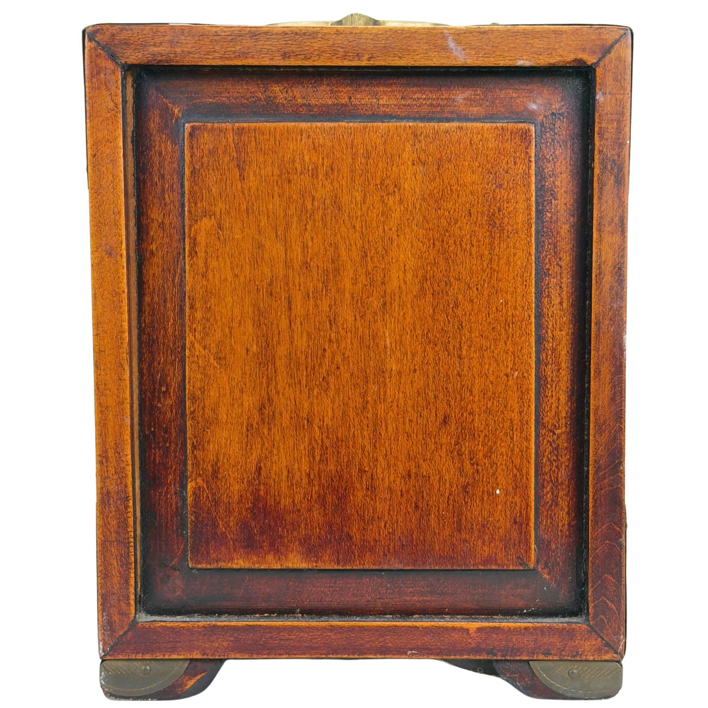 Chinesische Holzschmuckschatulle mit geschnitzten Steinpaneelen und Messingbeschlägen