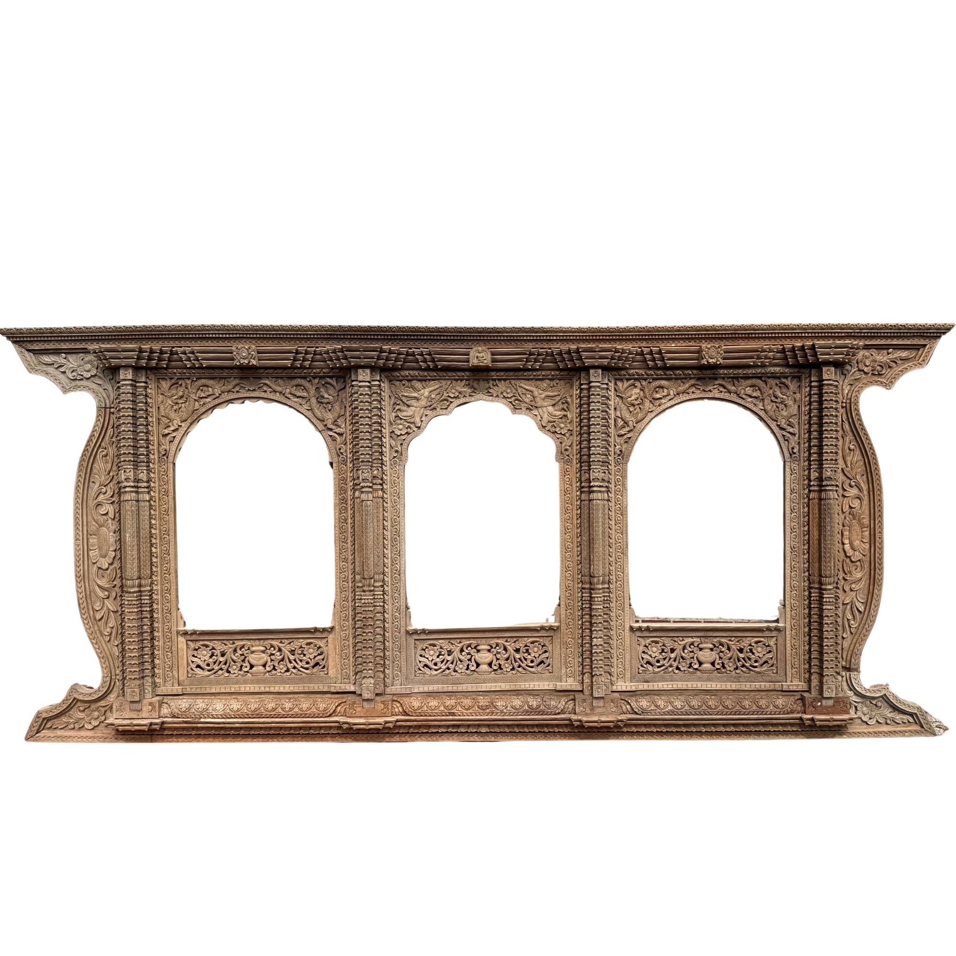 Monumentaal Newari San Jhya vensterframe teakhout 365cm 19e eeuw