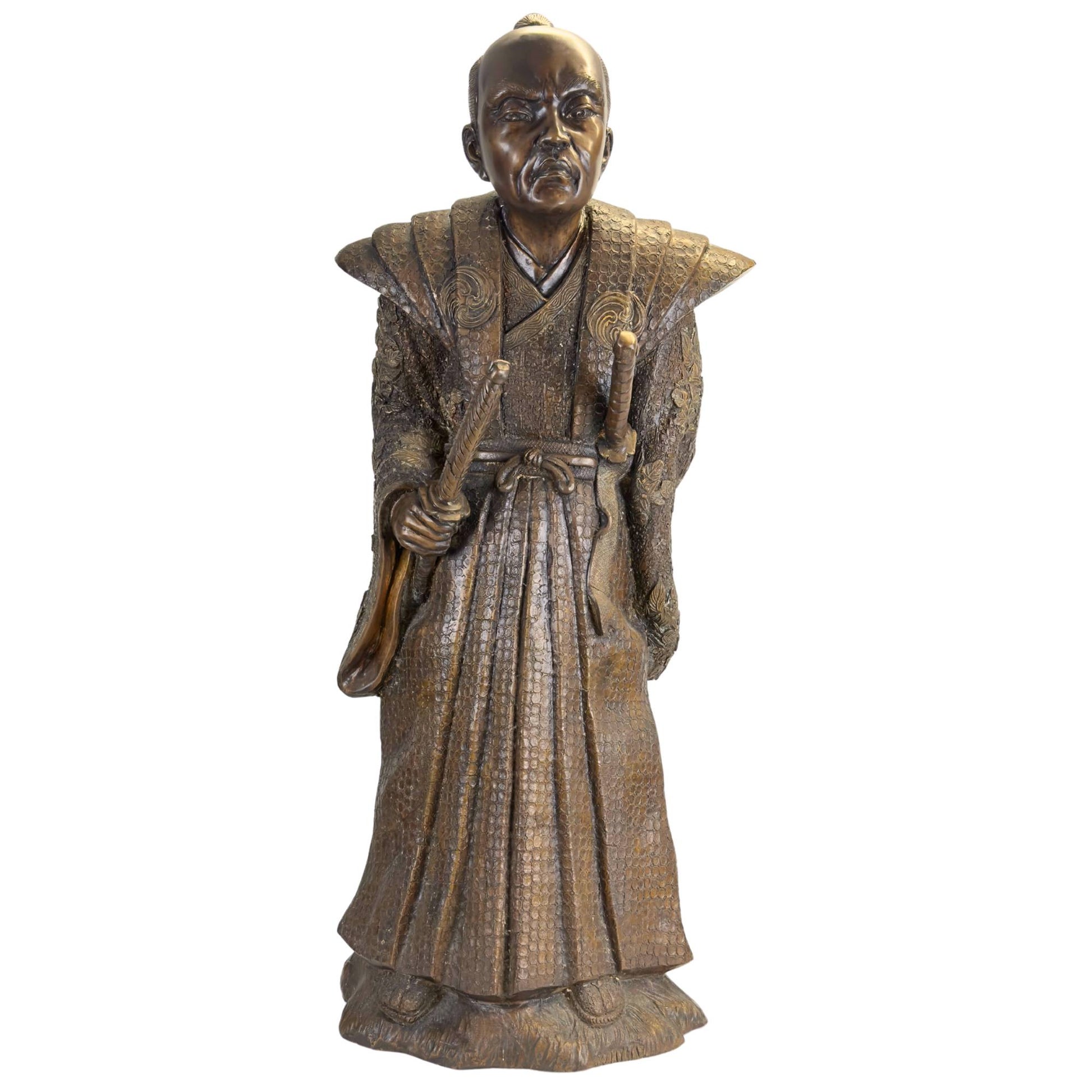 Eine historische japanische Bronzeskulptur eines Samurai aus der Meiji-Zeit, ausgestellt in einem Museum.