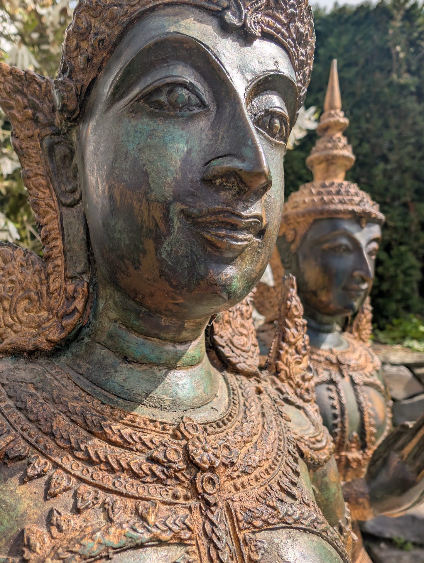 Thailändische Tempelwächter aus Bronze – kniendes Paar – Los 433