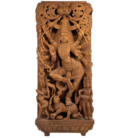 Monumentales hölzernes Tempelrelief aus Südindien mit einem detaillierten Hochrelief des kosmischen Tanzes von Shiva Nataraja aus Tamil Nadu.