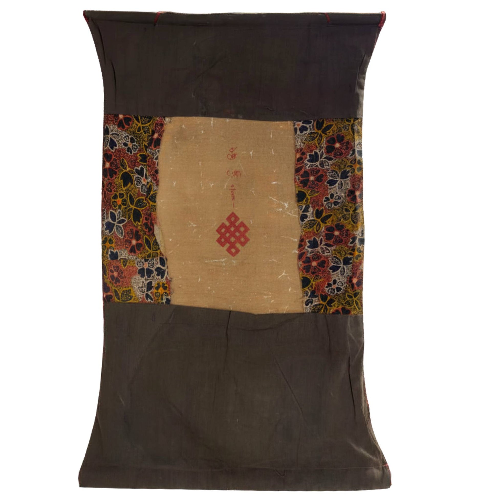 Achterzijde van de vintage thangka met een handgeschilderde rode Eindeloze Knoop en Tibetaanse inwijding