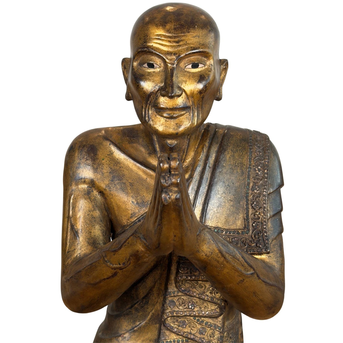Burmesischer Mönch Moggallana aus vergoldetem Holz mit eingelegten Spiegelglasaugen und Händen in der Anjali-Mudra-Gebetshaltung.