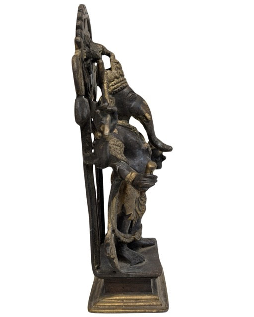 Antiek bronzen Ganesha beeld met oude vuurvergulding en rituele attributen, Himalaya stijl