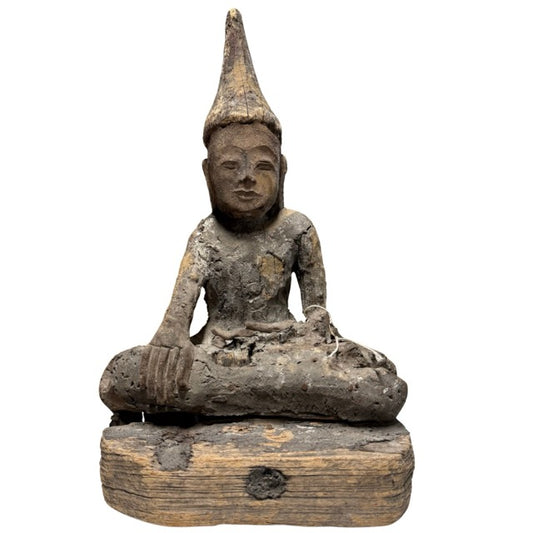 Antiek Shan Boeddha beeld van hout uit Myanmar als symbool voor aarding en verlichting