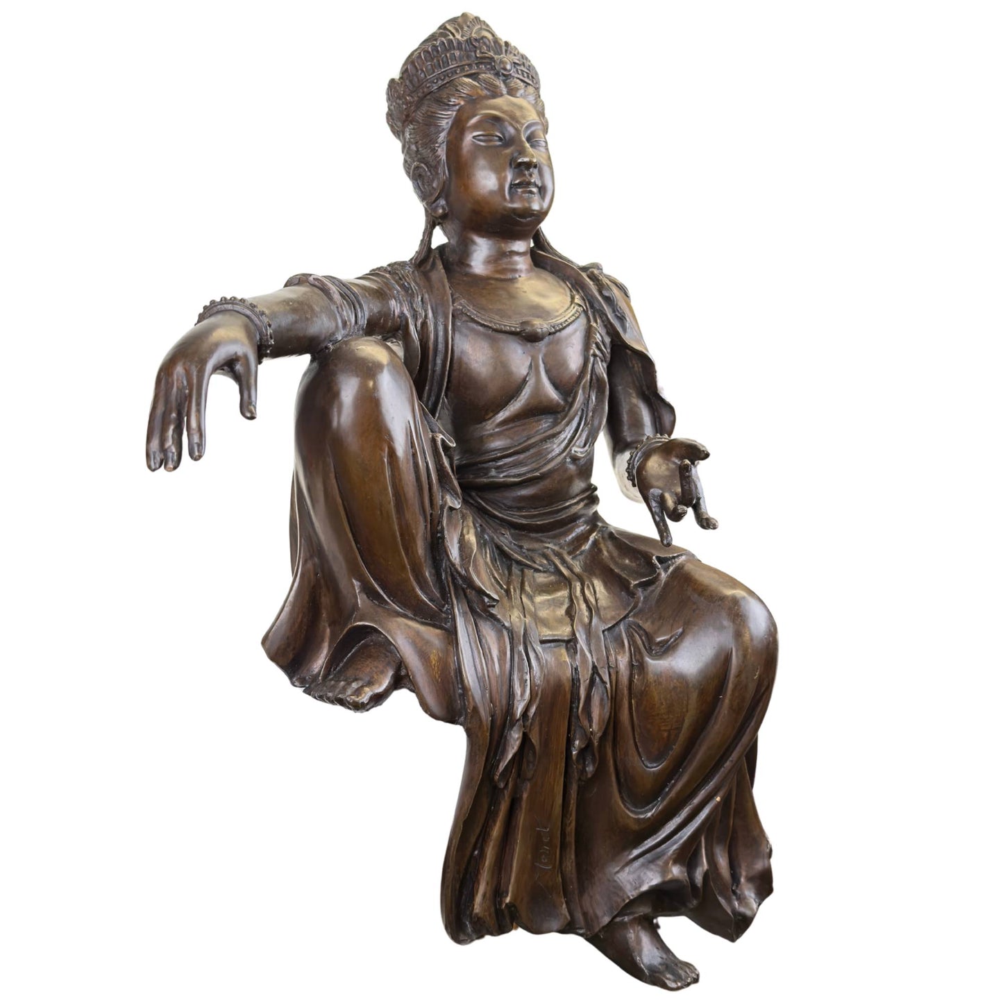 Monumentale französische antike Bronzestatue der Guanyin in der königlichen Pose Lalitasana mit braun-goldener Patina.