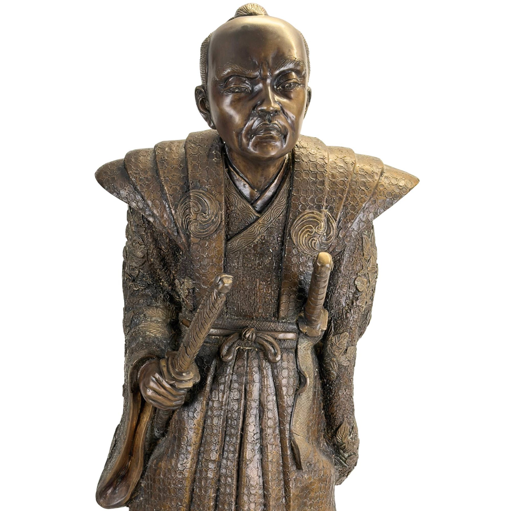 Monumentale antike japanische Bronzestatue eines Samurai-Kriegsherrn in zeremonieller Kamishimo-Tracht aus der Meiji-Zeit.