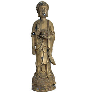 Antike Bronze Amitabha Buddha mit Lotusknospe und Qing-Marke darunter.