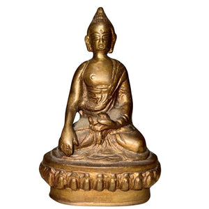 Antiker Ladakh Buddha – Circa 1940 – Handgegossene Bronze mit Resten der Vergoldung – Spirituelle Altarfigur