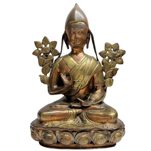 Antike, feuervergoldete Bronzefigur des Tsongkhapa Lama – Ladakh – 18.–19. Jahrhundert – Los 435