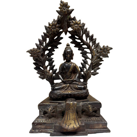 Antieke vuurvergulde Himalaya Shakyamuni boeddha met aureool en lotusbasis