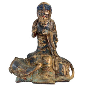 Arhat-Skulptur auf Dano, vergoldete Bronze, Himalaya – Buddhistische Figur