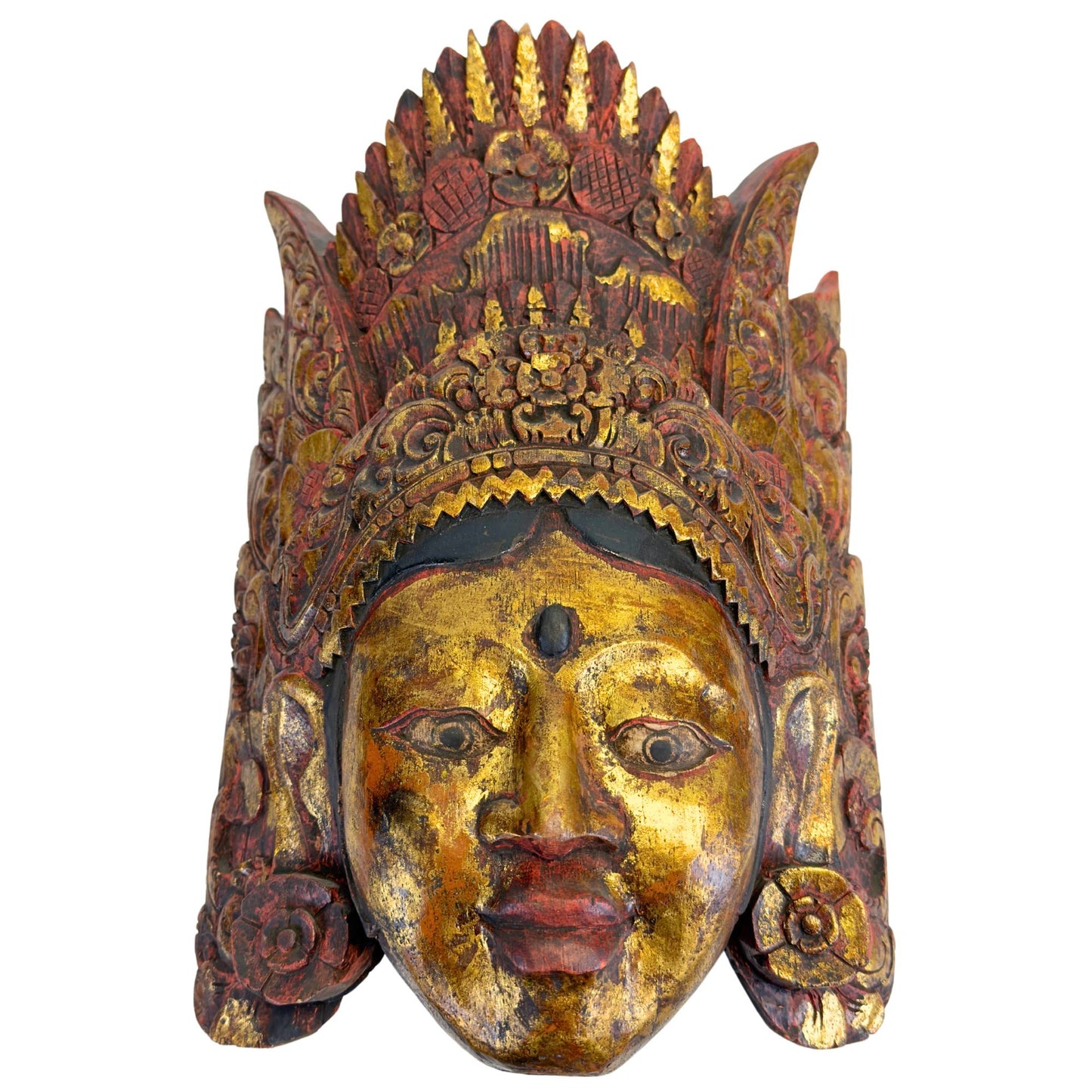 Nahaufnahme des Gesichts der Dewi Sinta Maske mit der traditionellen Goldschicht und dem friedlichen Lächeln, die Wohlstand und Harmonie bringen soll.