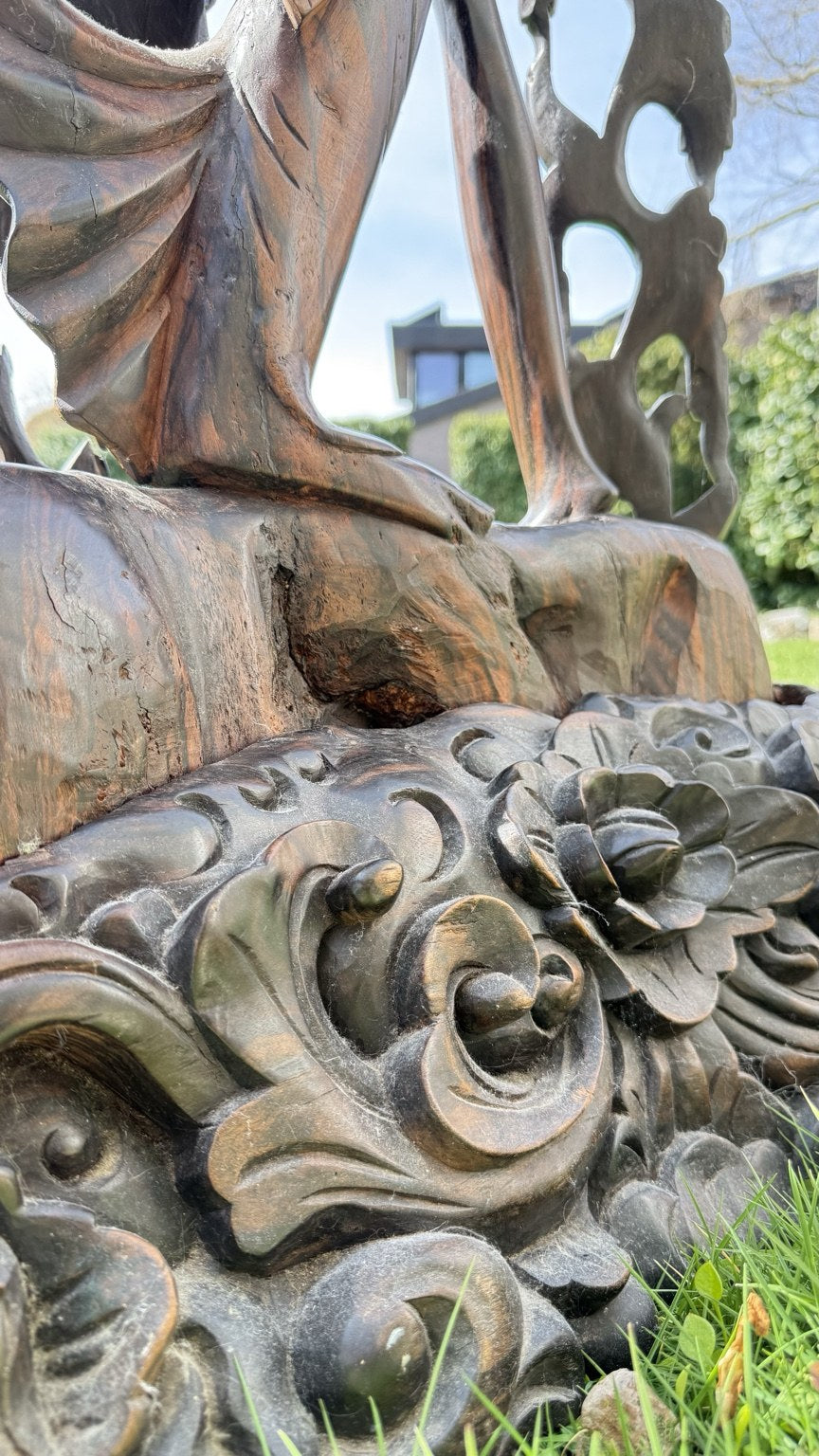 Monumentale balinesische Coromandel-Statue – 137 cm – Pita-Maha-Stil