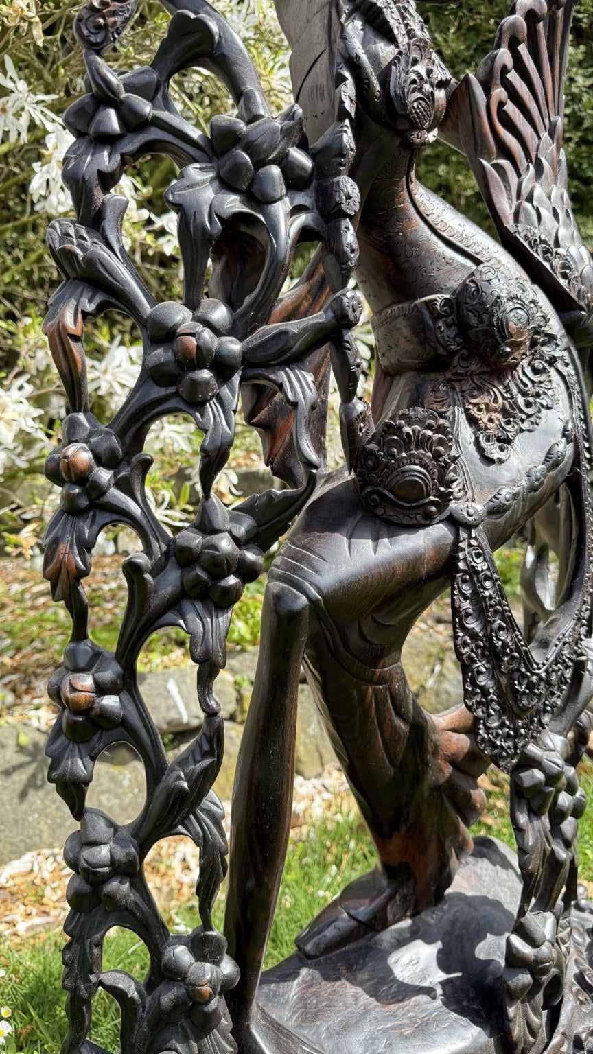 Monumentale balinesische Coromandel-Statue – 137 cm – Pita-Maha-Stil
