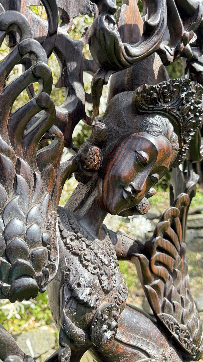 Monumentale balinesische Coromandel-Statue – 137 cm – Pita-Maha-Stil