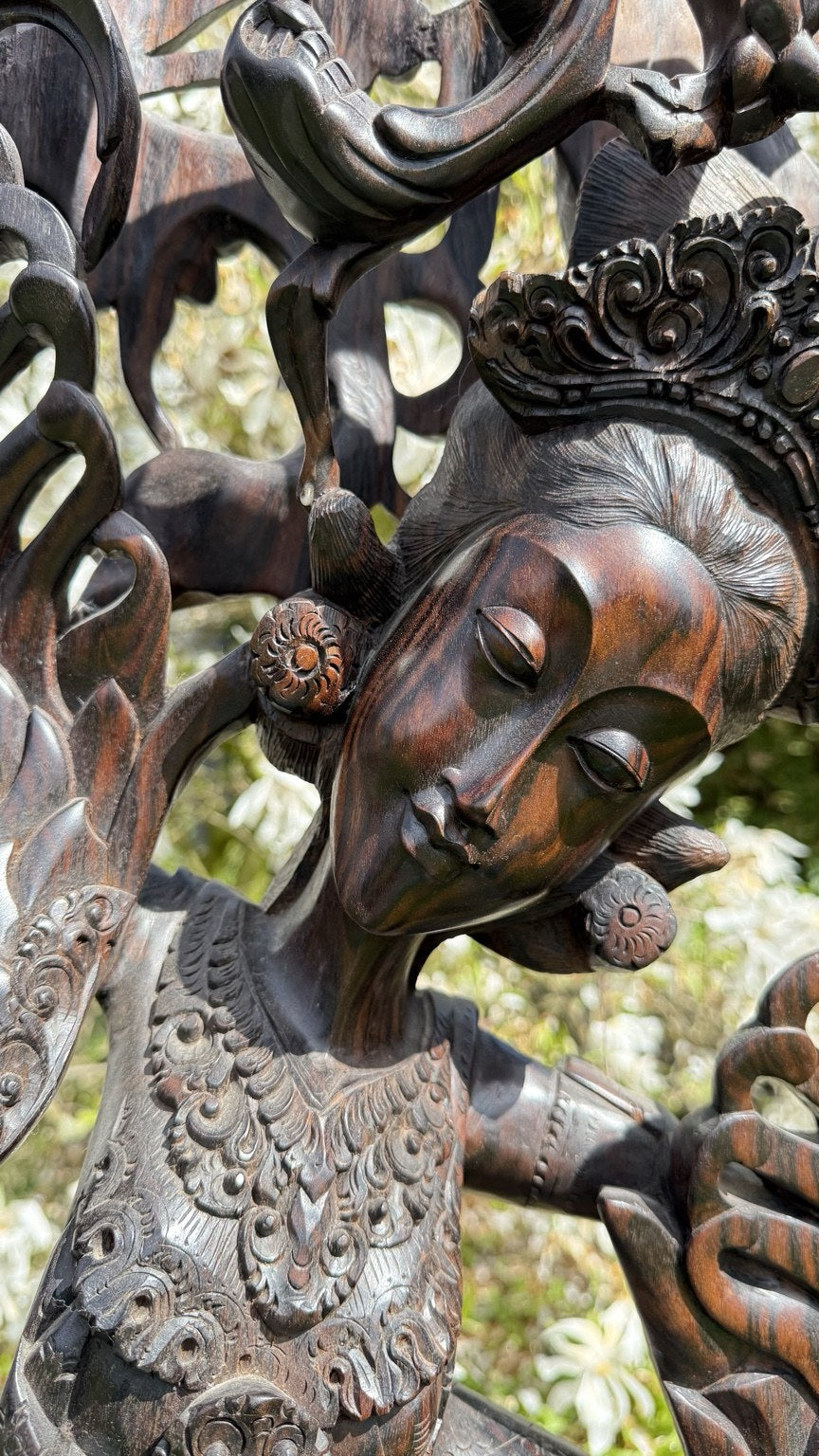 Monumentale balinesische Coromandel-Statue – 137 cm – Pita-Maha-Stil