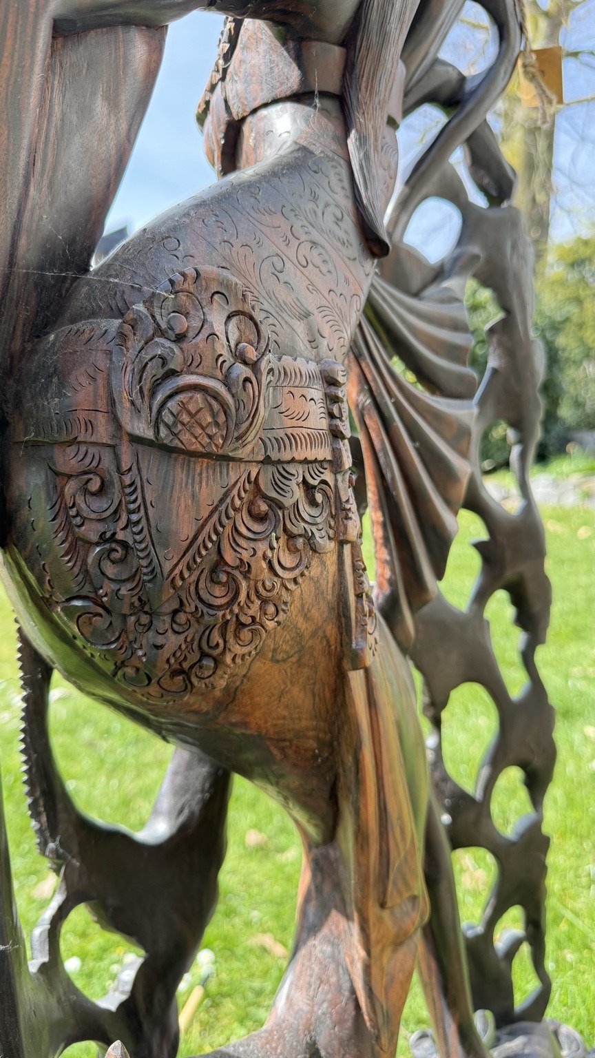 Monumentale balinesische Coromandel-Statue – 137 cm – Pita-Maha-Stil