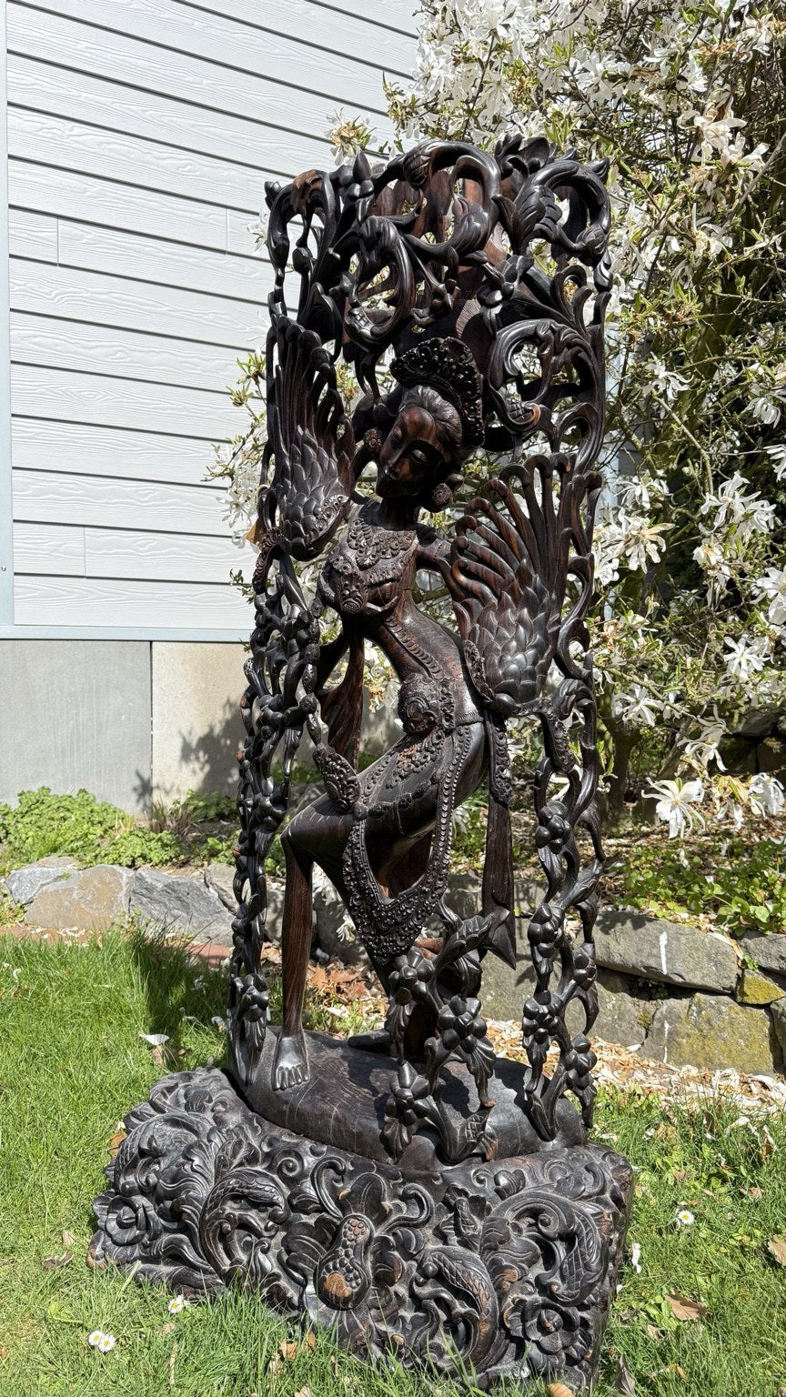 Monumentale balinesische Coromandel-Statue – 137 cm – Pita-Maha-Stil