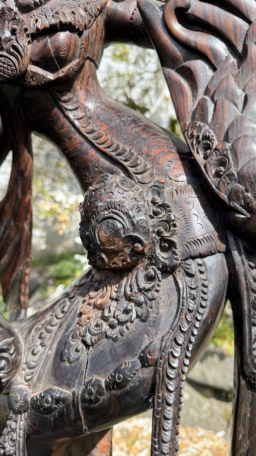 Monumentale balinesische Coromandel-Statue – 137 cm – Pita-Maha-Stil