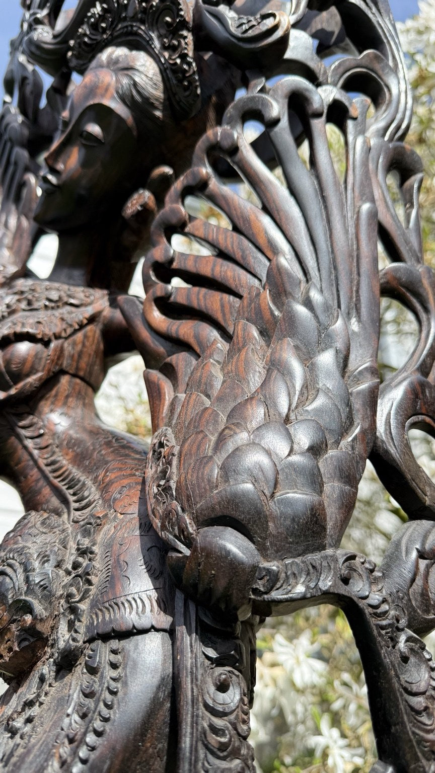 Monumentale balinesische Coromandel-Statue – 137 cm – Pita-Maha-Stil