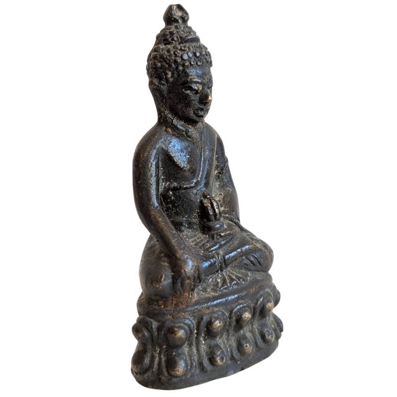 Boeddhistisch reisbeeld met kalasha van brons