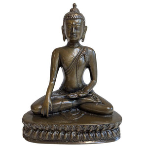 Bronzener Buddha auf Lotussockel