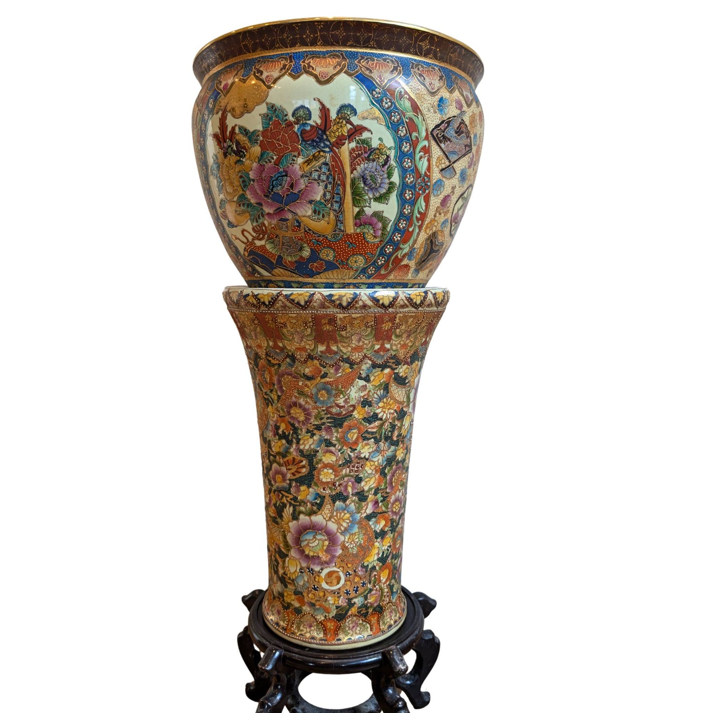 Indrukwekkende grote porseleinen vaas inclusief pedestal uit de Meiji periode.