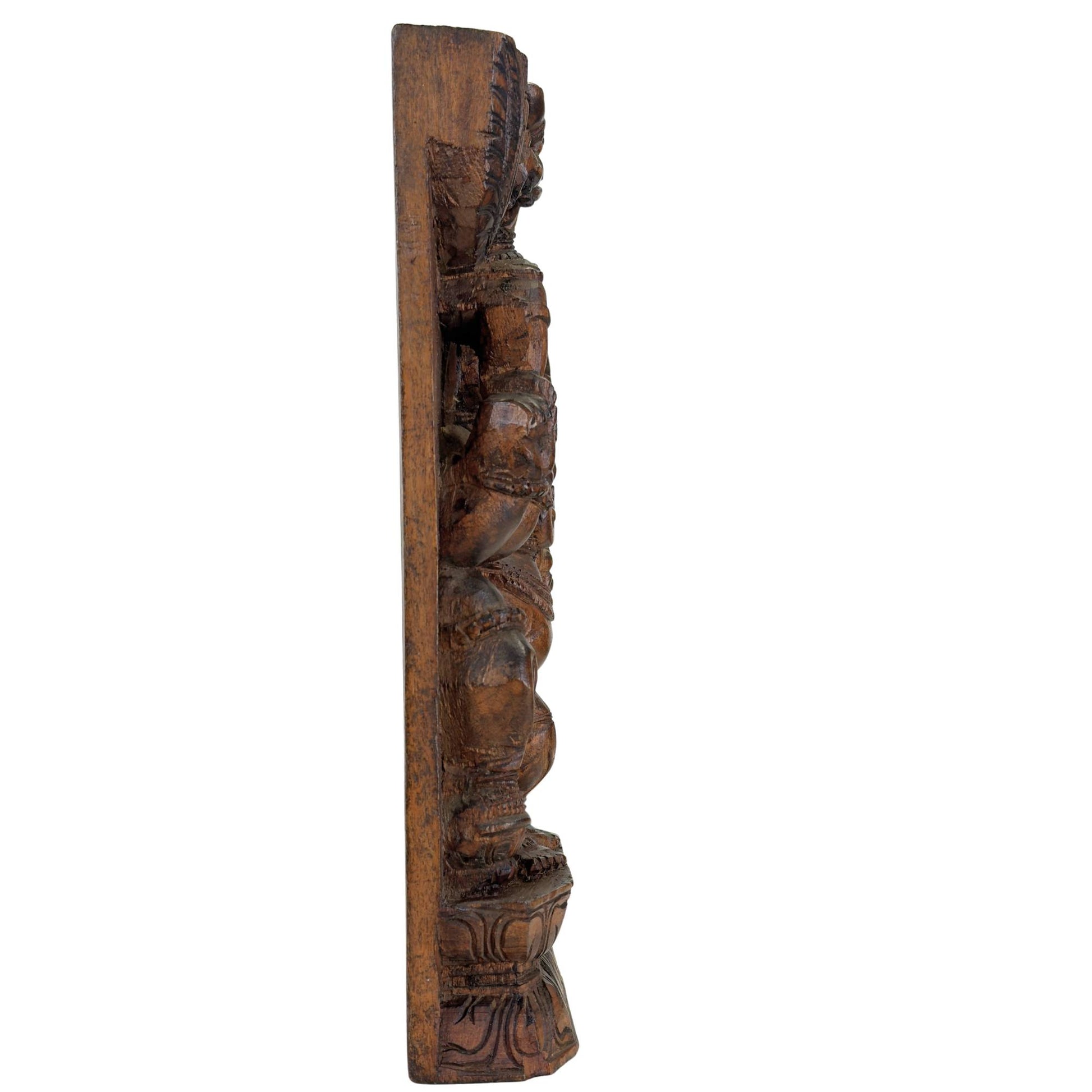 Handgesneden houten Ganesha als wandreliëf met rijke details