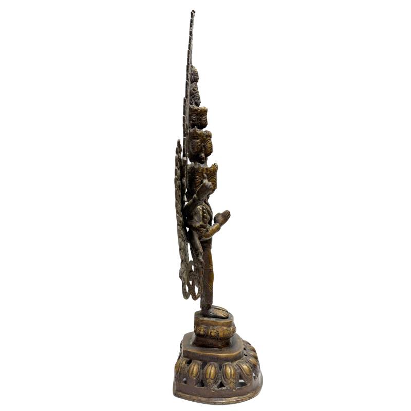 Bronzen Avalokiteshvara uit de Himalaya met resten vuurvergulding