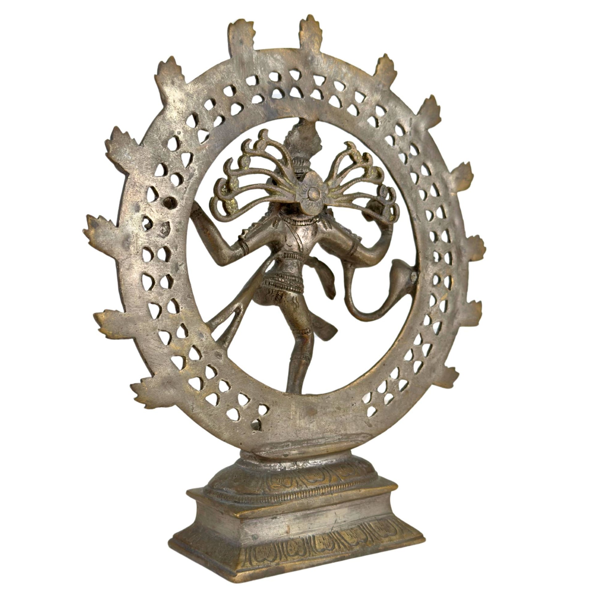 Hindoe Shiva Nataraja in kosmische danshouding uitgevoerd in brons