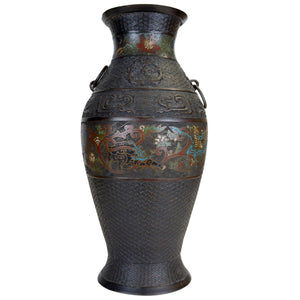 Große japanische Bronze Champlevé Vase mit Fabeltieren und Ringgriffen – 43 cm