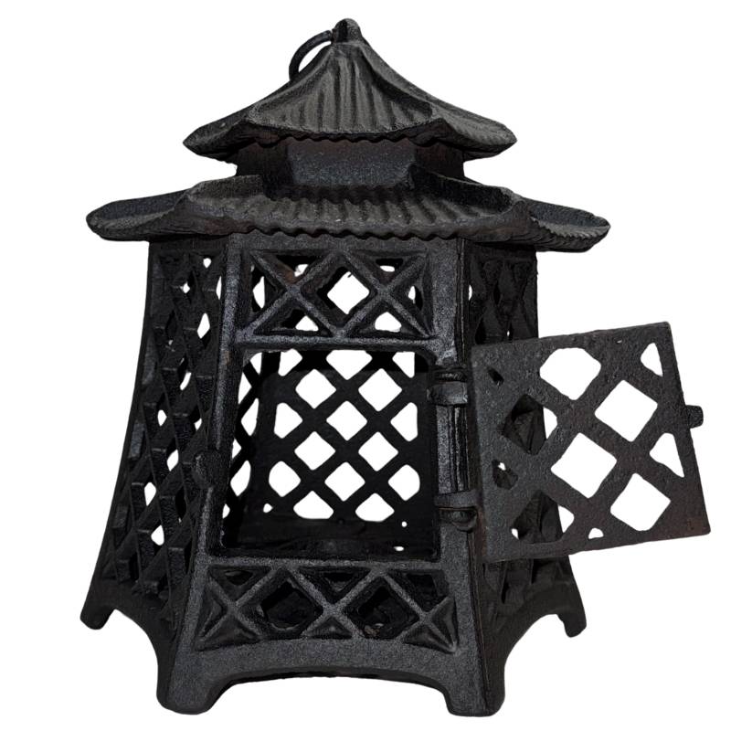 Japanse tuinlantaarn van massief ijzer in Toro-stijl