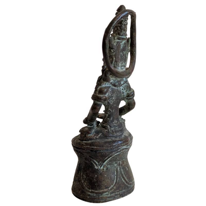 Lokeshvara met hoge kroon in Khmer boeddhistische stijl