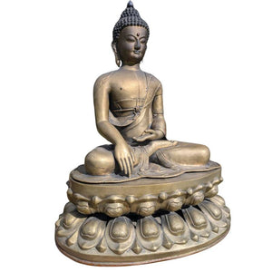 Monumentaler vergoldeter Buddha – Ladakh, 19. Jahrhundert oder sogar älter.