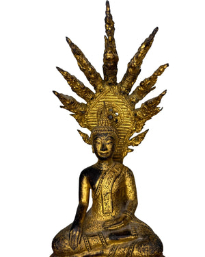 Thailändischer Naga-Buddha aus Bronze – vergoldet – Tempelstatue im Rattanakosin-Stil