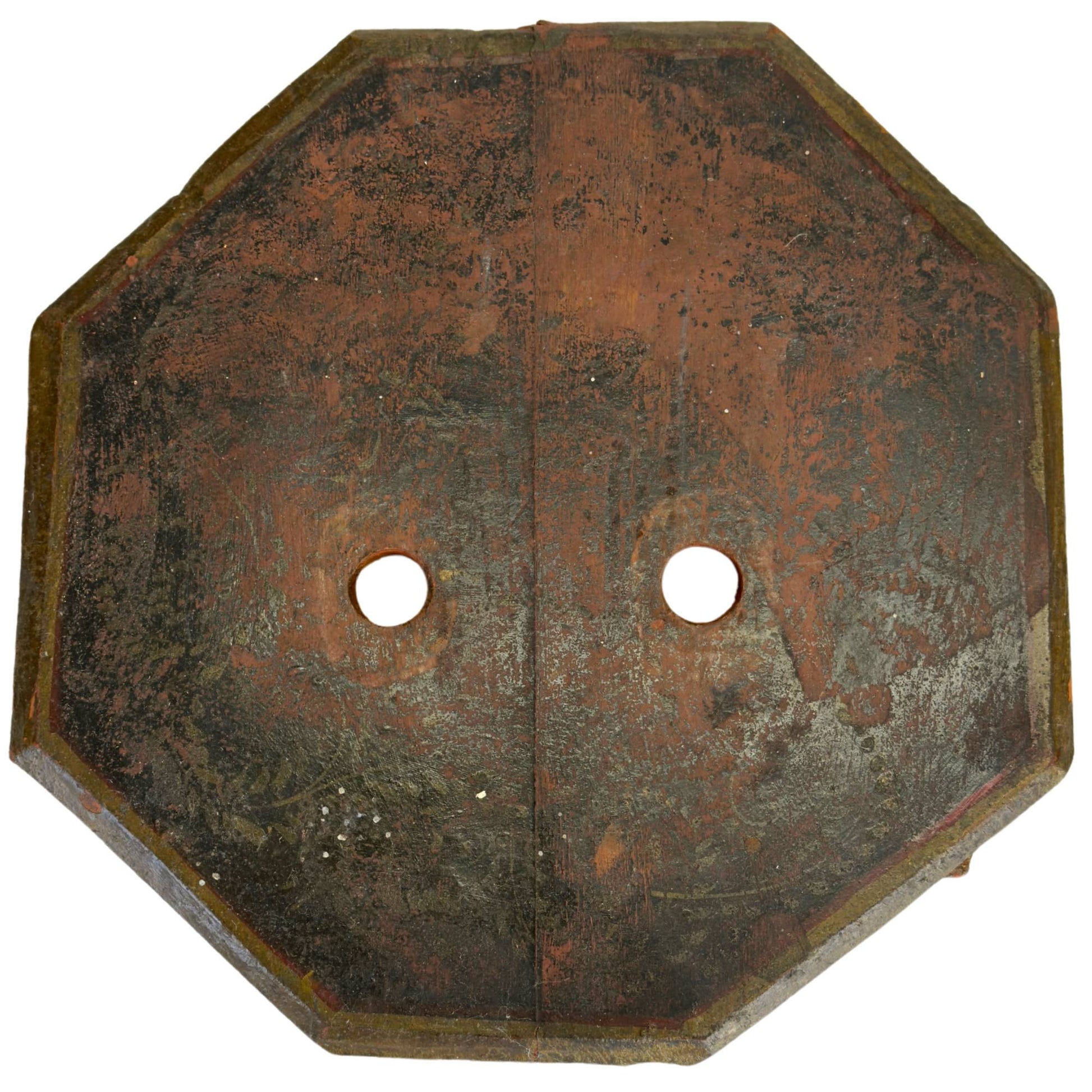 Onderzijde van Indiaas houten volkskunstbeeld met achthoekige basis, slijtage, patina en oude gebruikssporen