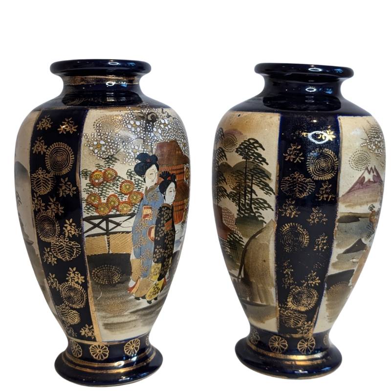 Close-up van het verfijnde handwerk en de gezichtsuitdrukkingen van de Geisha's op het aardewerk