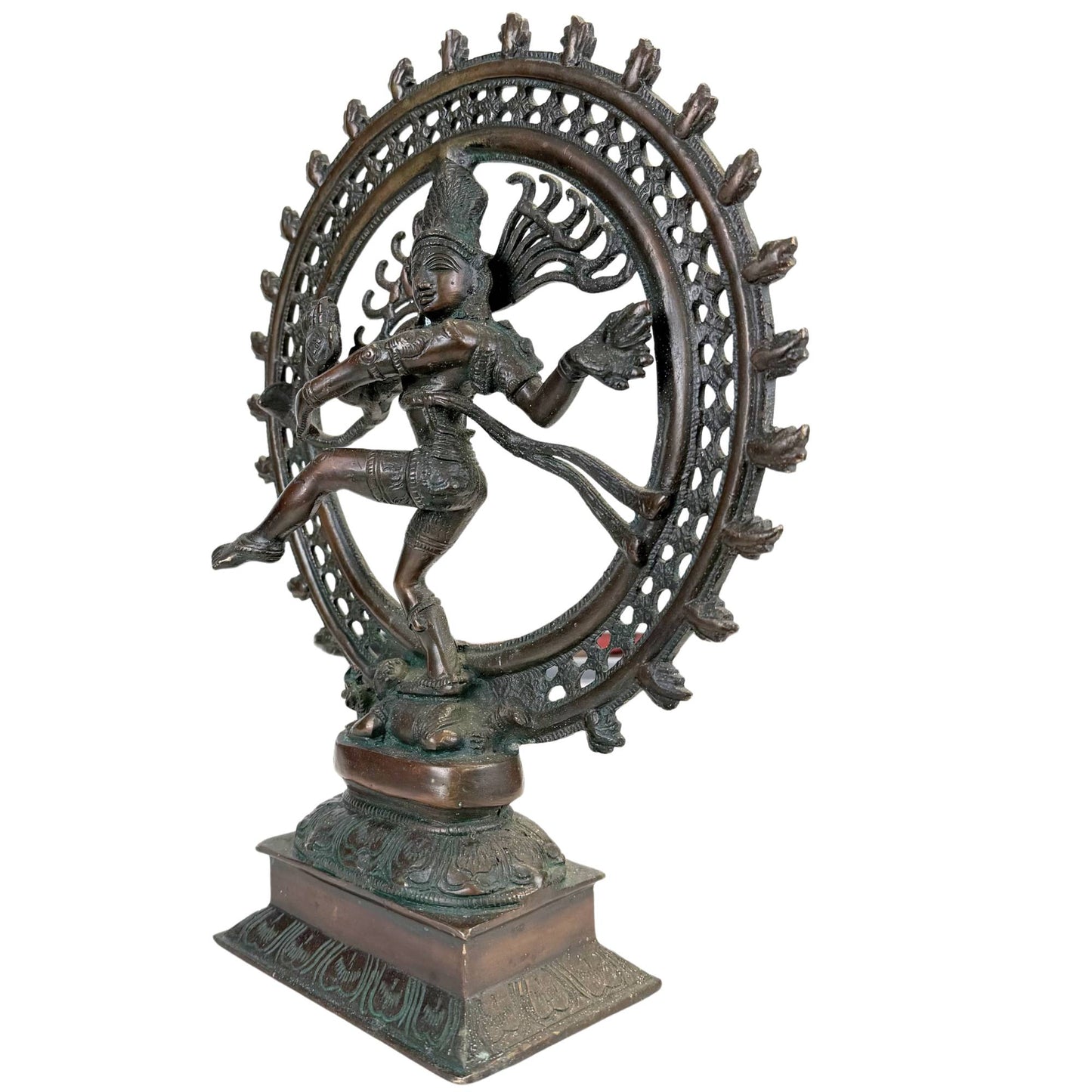 Shiva als dansende god in brons met kosmische ring, oude patina en krachtige Hindoe tempeluitstraling