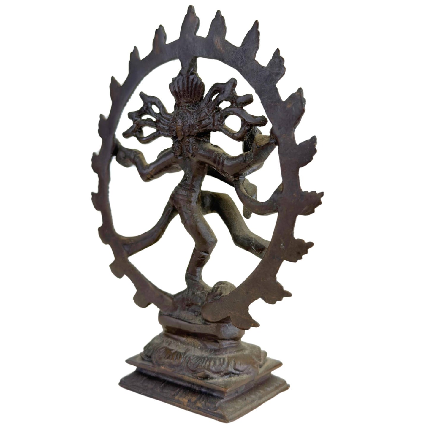 Shiva Nataraja-Figur mit kosmischem Tanz als Symbol für Transformation und Erneuerung