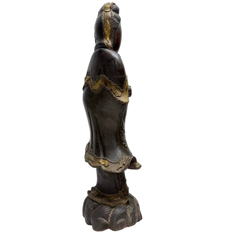 Detail van Guanyin Avalokiteshvara houten beeld met originele verguldresten, Chinees boeddhistisch kunstwerk